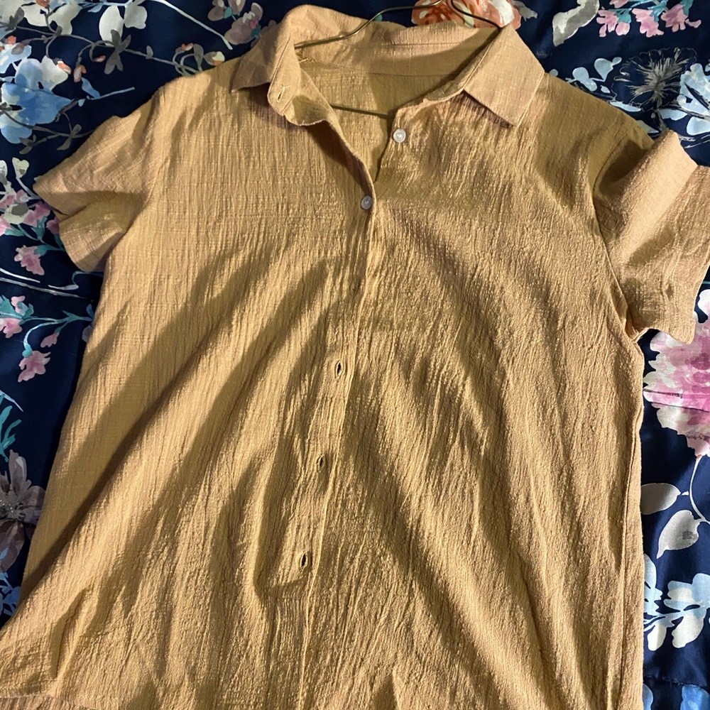 Womens Short-Sleeved Button-Up